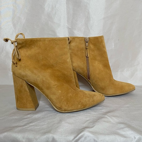 STUART WEITZMAN 34.5 Grandiose Bootie - Picture 2 of 15